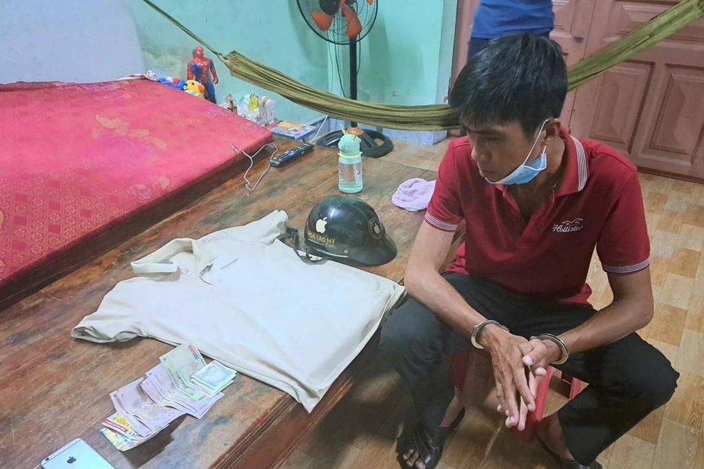 Bản tin trưa 6/3: Bắt nghi phạm cướp giật tài sản của người bán vé số đi xe lăn