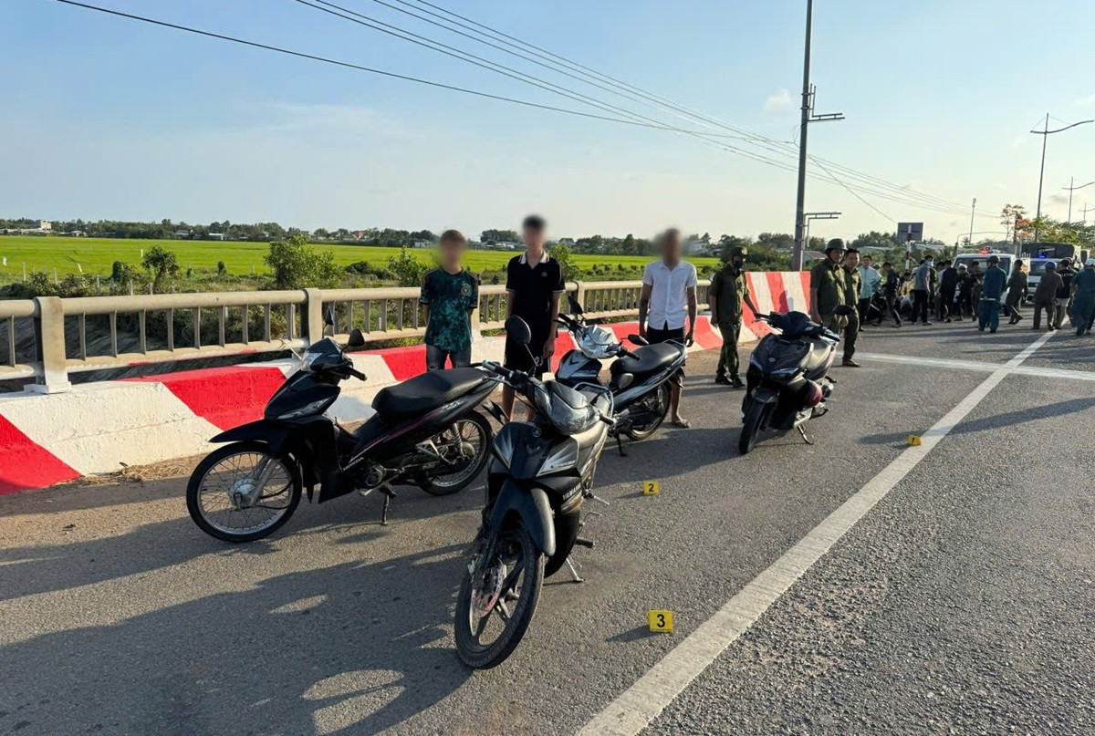 Kịp thời chặn 40 thanh thiếu niên mang hung khí nguy hiểm chuẩn bị hỗn chiến.jpg