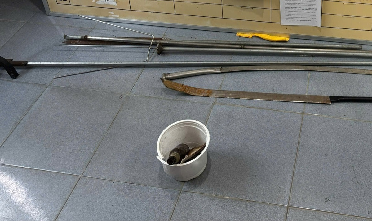 Kịp thời chặn 40 thanh thiếu niên mang hung khí nguy hiểm chuẩn bị hỗn chiến..jpg