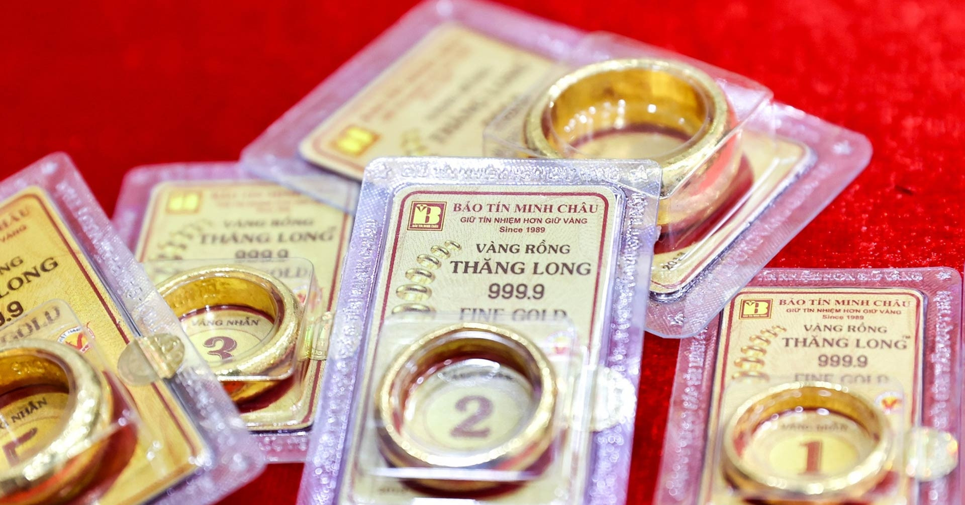 Vàng nhẫn "soán ngôi" SJC lên đỉnh 93 triệu/lượng, mua đầu năm lãi hơn 7 triệu