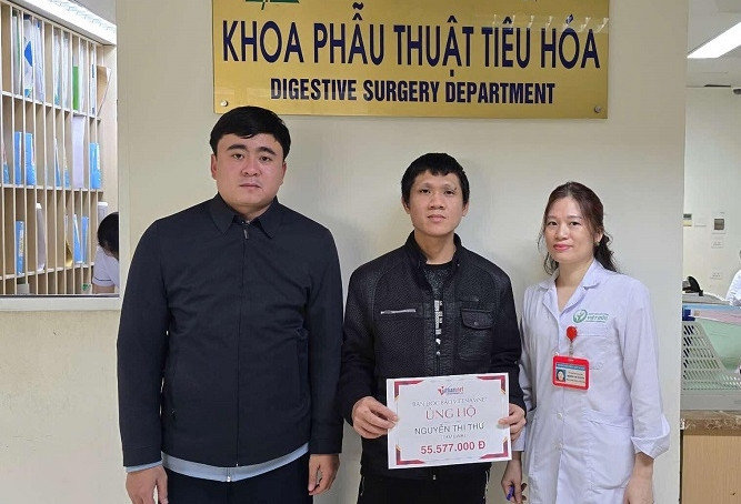 Trao hơn 55 triệu đồng đến chị Nguyễn Thị Thư bị ung thư cổ tử cung