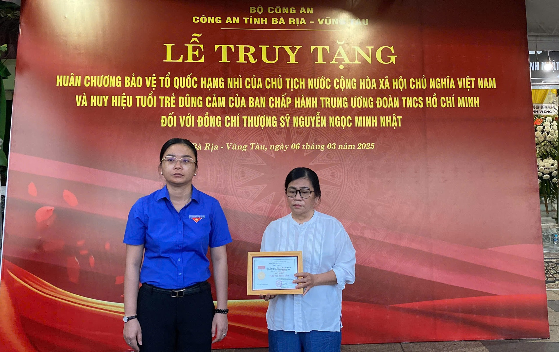 Truy tặng Huân chương bảo vệ Tổ quốc hạng Nhì cho chiến sĩ CSCĐ hy sinh..jpg