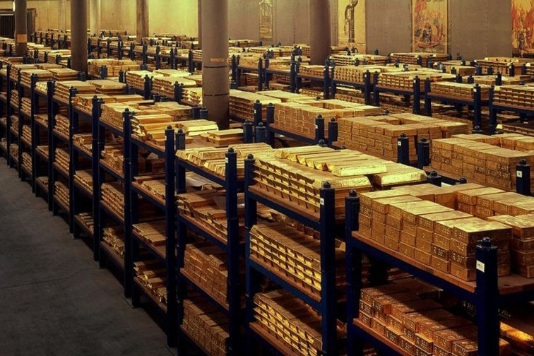 Cuộc đua lấp đầy các hầm vàng của 'cá mập' thế giới