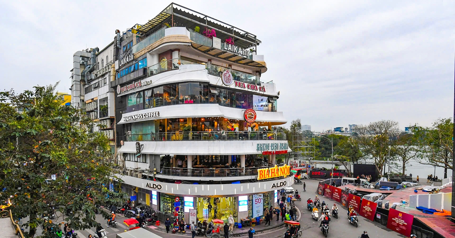 Kiến trúc gây tranh cãi của tòa nhà 'Hàm cá mập' bên hồ Gươm