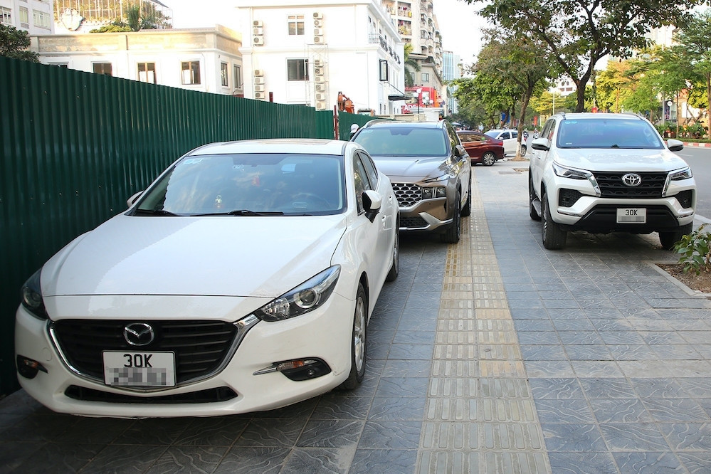 Trường hợp nào đỗ xe trên vỉa hè không bị phạt?