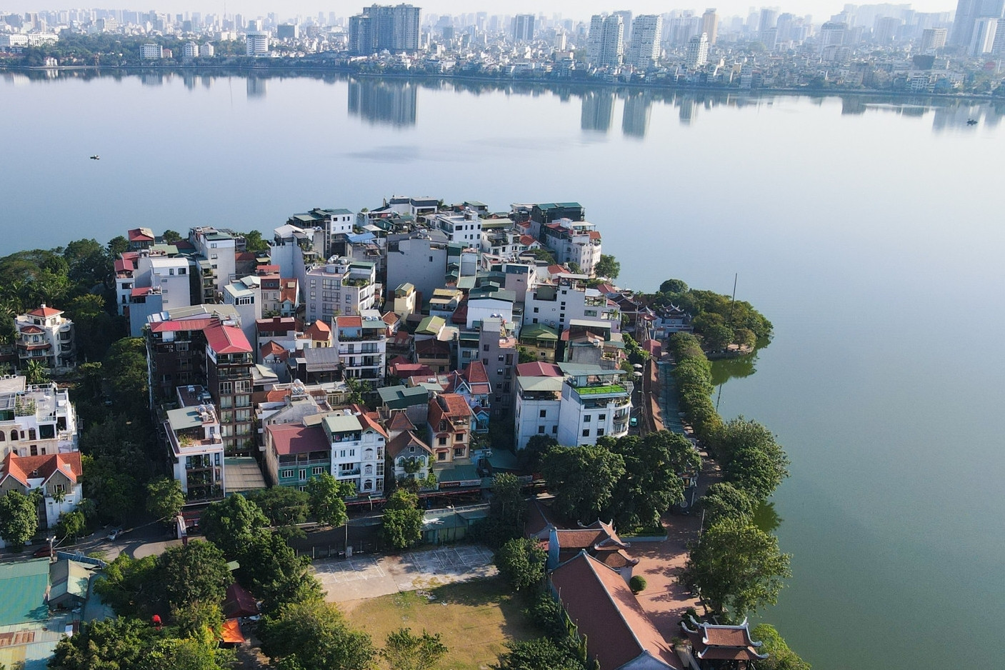 Hà Nội muốn mở rộng đường ven hồ Tây, làm cầu nối hồ Thủy Sứ với Đầm Trị