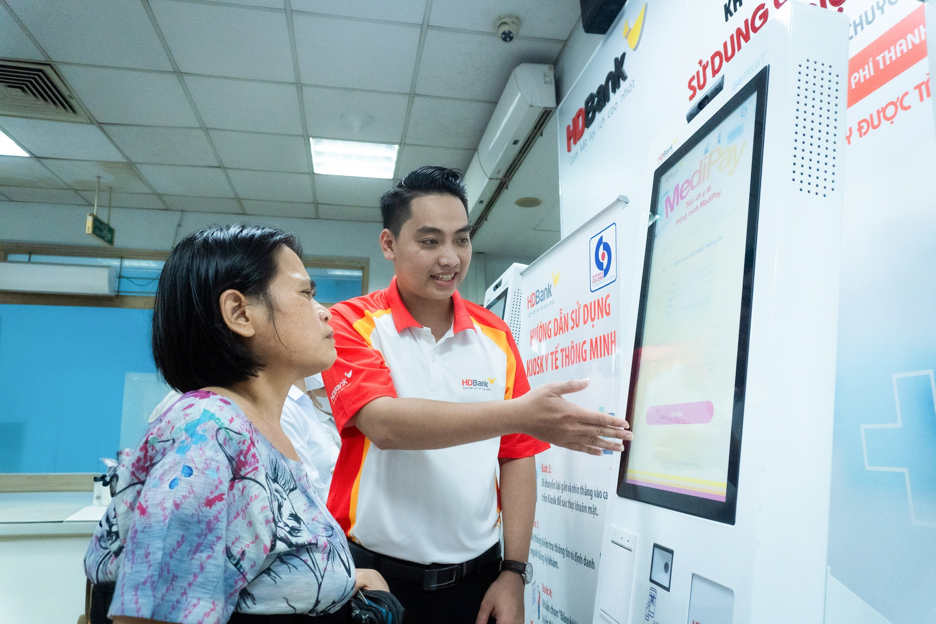 HDBank tiên phong triển khai Kiosk y tế thông minh tại các bệnh viện