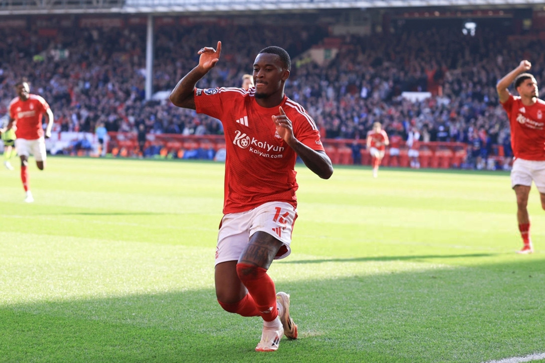 Nottinham Forest xuất sắc đánh gục Man City