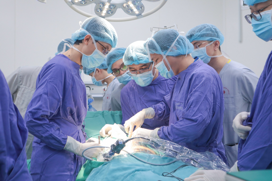 Nữ sinh lớp 9 ở Hà Nội phải mổ cấp cứu vì áp lực học hành