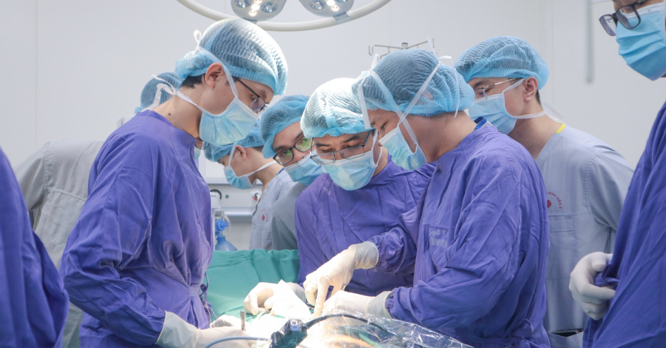 Nữ sinh lớp 9 ở Hà Nội phải mổ cấp cứu vì áp lực học hành