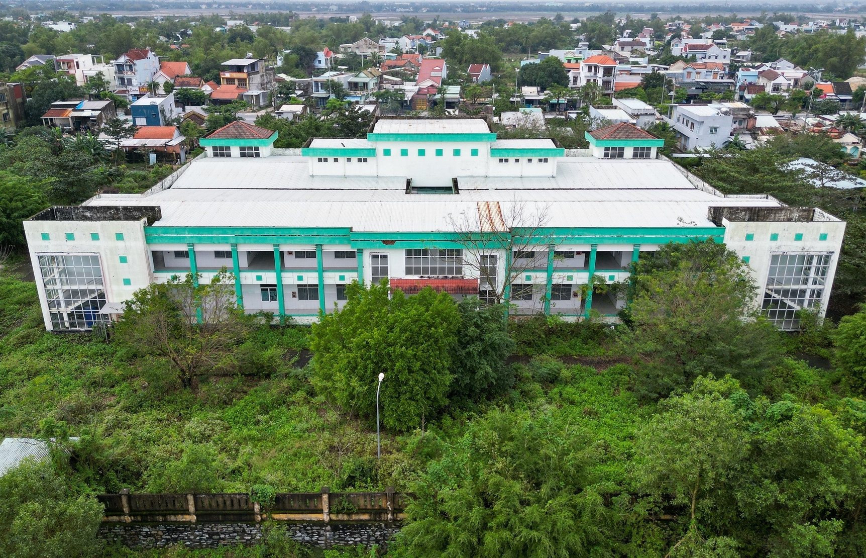 Phòng khám gần 44 tỷ đồng bỏ hoang nhiều năm ở Quảng Nam