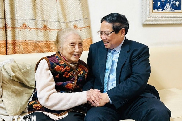 Thủ tướng thăm, chúc mừng nguyên Phó Chủ tịch nước Nguyễn Thị Bình