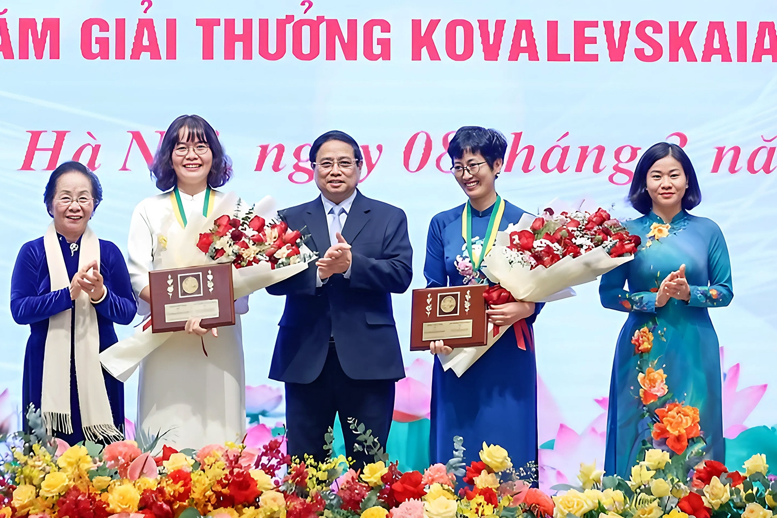 Thủ tướng trao Giải thưởng Kovalevskaia năm 2024 cho 2 nhà khoa học