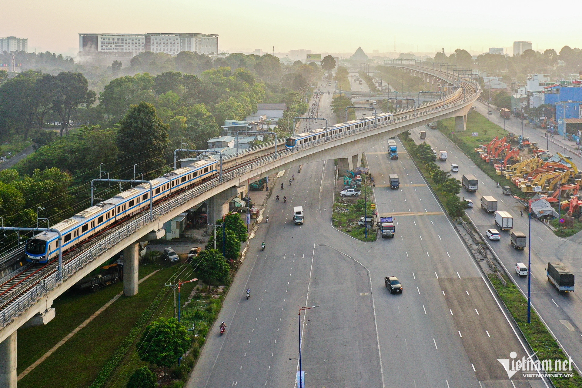 W-metro nguyễn huế.jpg