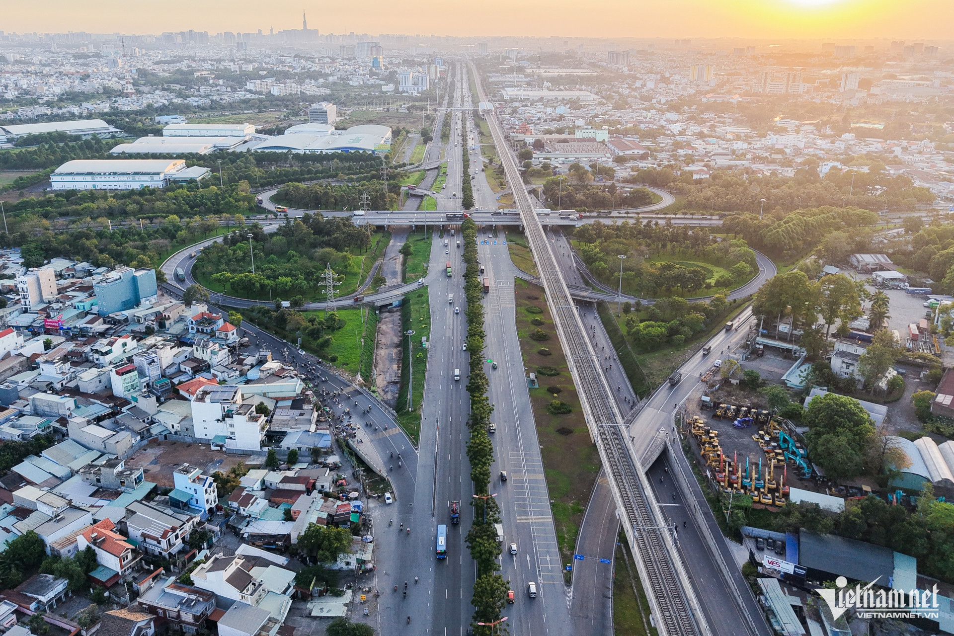 W-xa lộ hà nội nguyễn huế 5.jpg