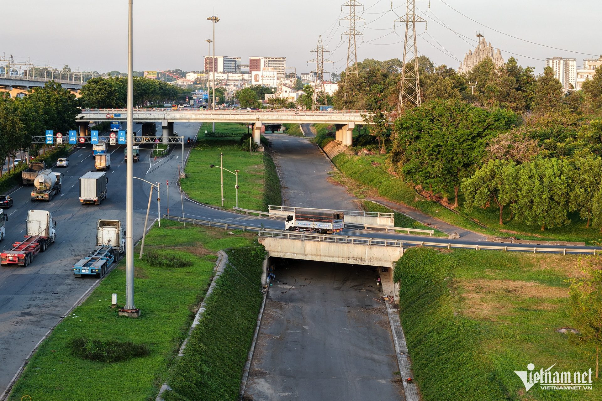 W-xa lộ hà nội nguyễn huế 9.jpg