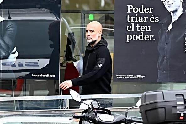 Pep Guardiola bí mật bay về Tây Ban Nha mong vợ… hủy ly hôn