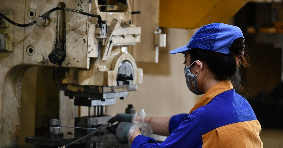 Tạm ngừng kinh doanh thiếu 1 ngày mới tròn năm có được miễn lệ phí môn bài?