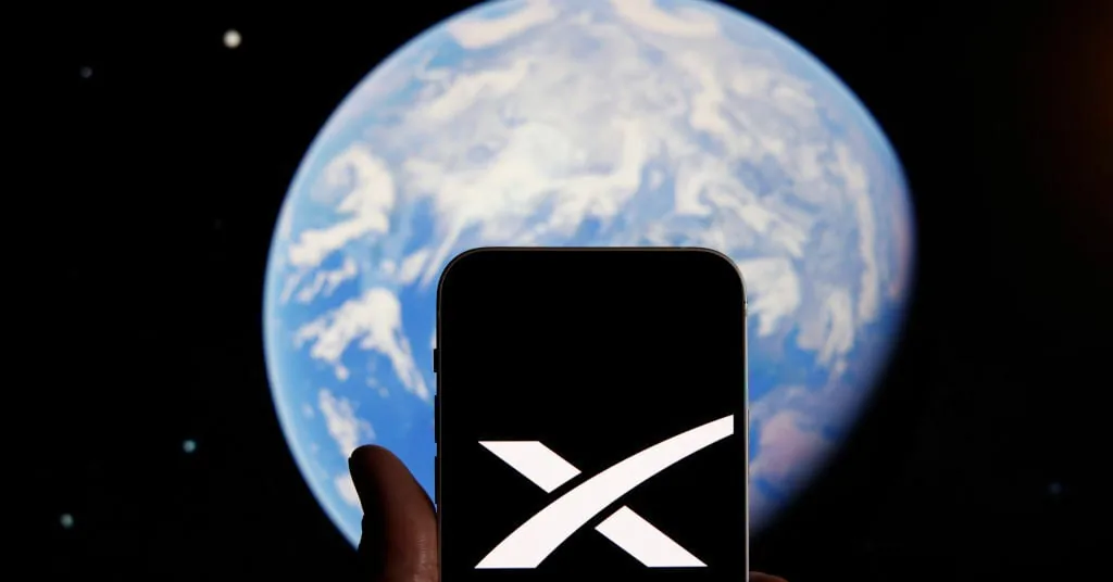 Apple cạnh tranh với SpaceX của Elon Musk trong cuộc đua kết nối vệ tinh