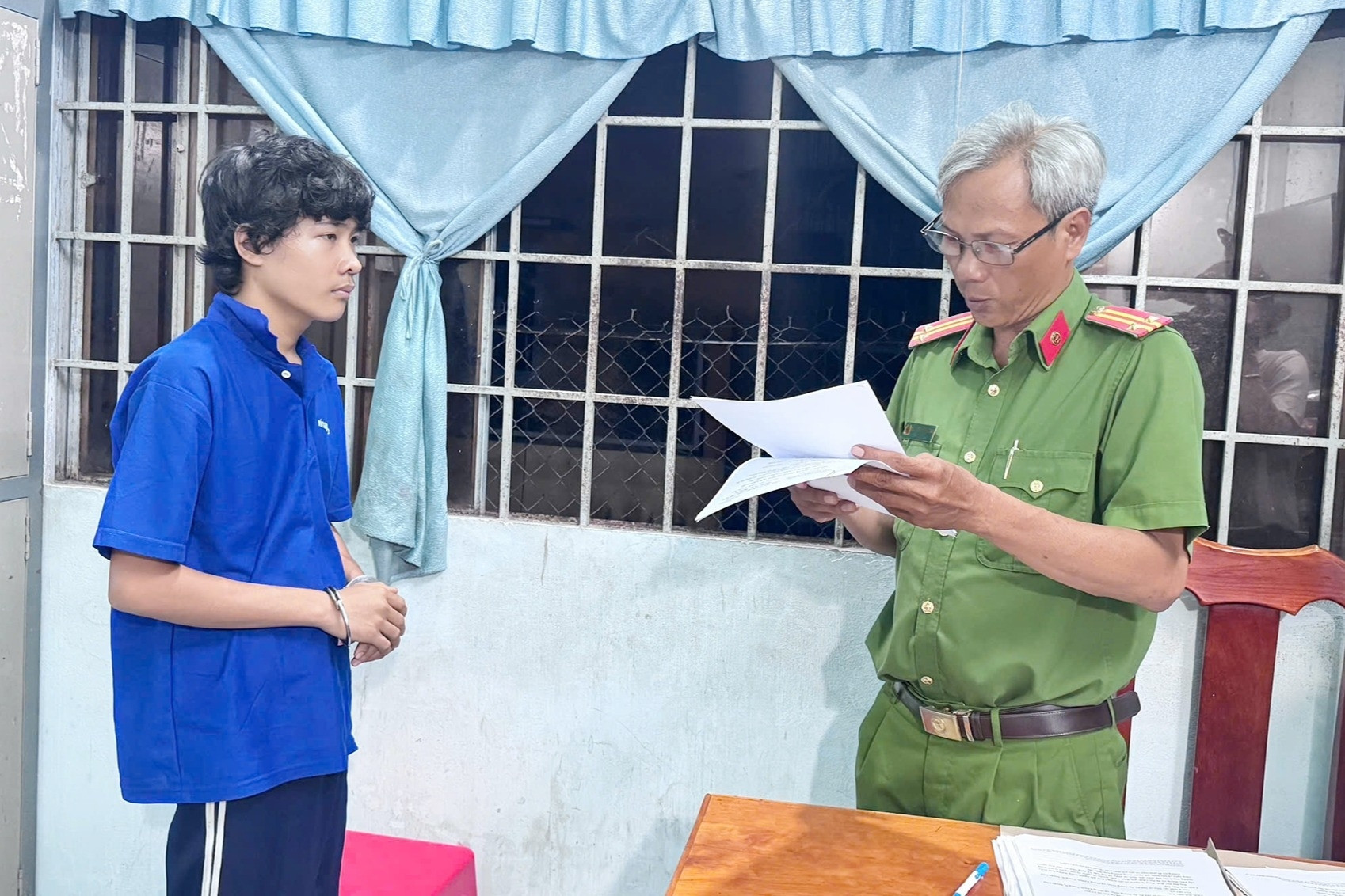 Bắt khẩn cấp thiếu niên 16 tuổi sát hại hai mẹ con ở Vĩnh Long