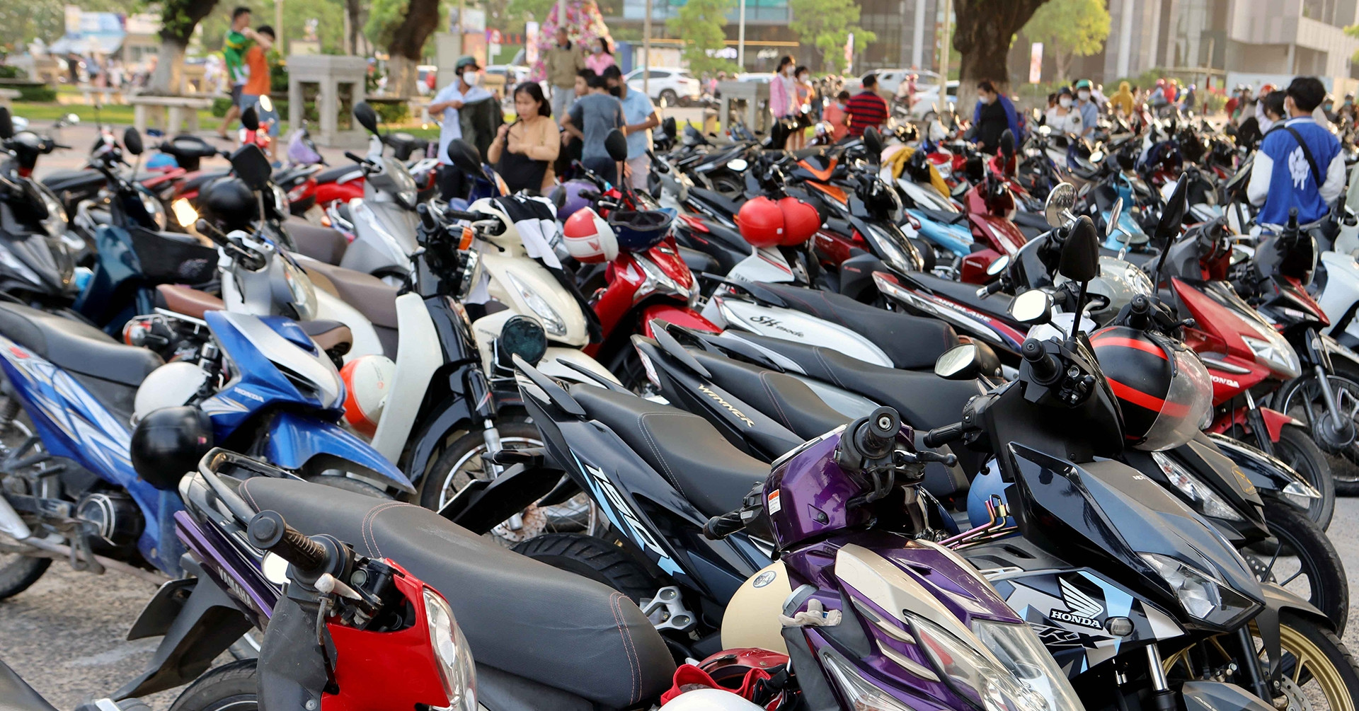 Chấm dứt hợp đồng khai thác nhiều bãi giữ xe ven biển Nha Trang