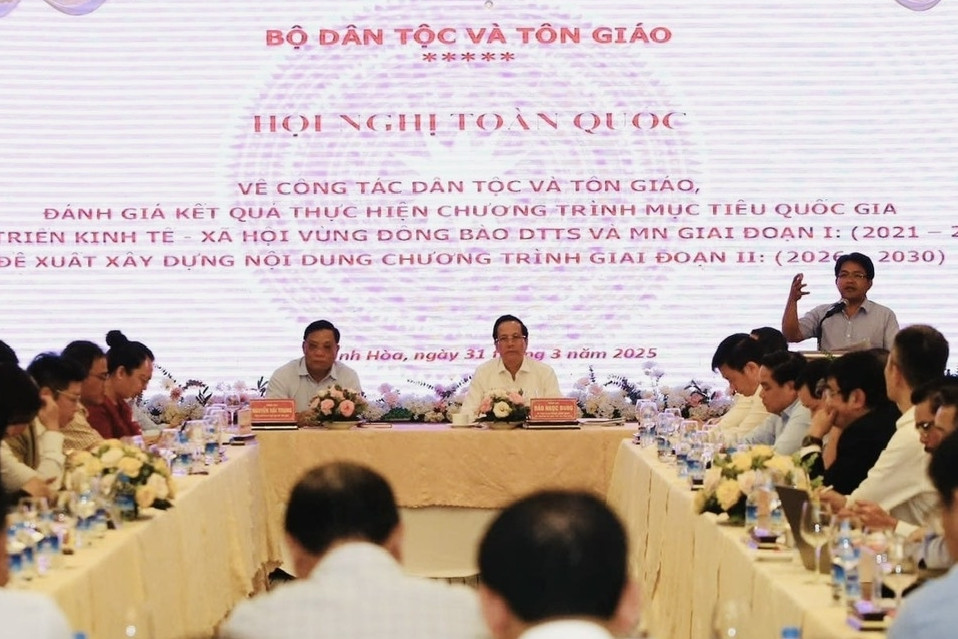 Chủ động đấu tranh, phản bác các hành vi sai phạm về tín ngưỡng, tôn giáo