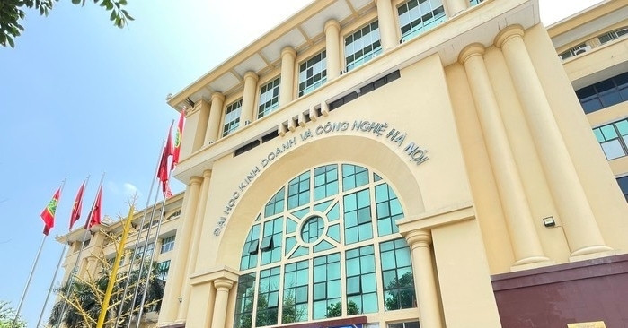 Đào tạo 'chui' hàng loạt văn bằng 2: Trường nói không mở lớp, đòi học phí ở đâu?