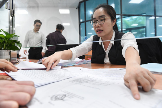 Hàng ngàn lãnh đạo tỉnh và huyện, hàng vạn cán bộ xã, ai đi ai ở khi sáp nhập?
