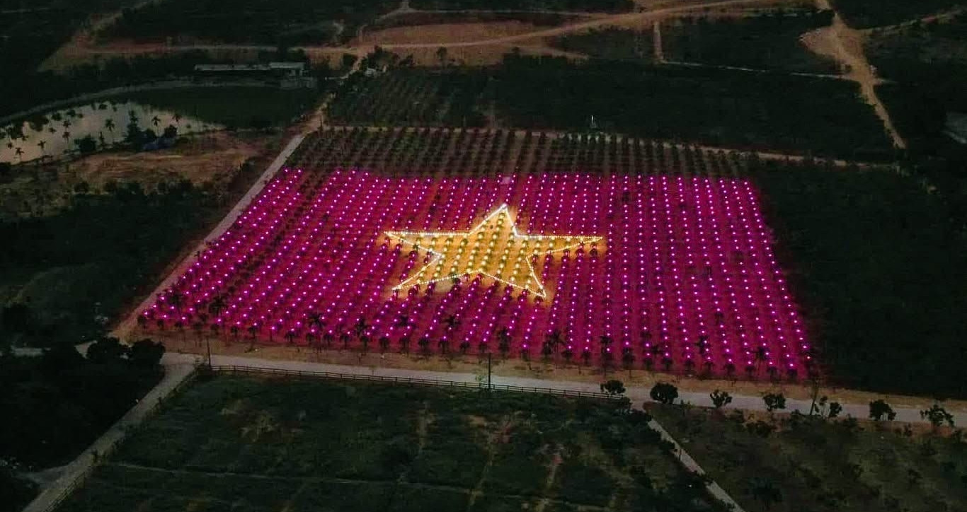 Biến vườn thanh long ở Vĩnh Phúc thành lá cờ Tổ quốc rộng gần 9.000m2