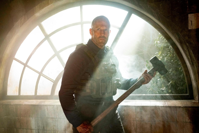 'Mật vụ phụ hồ' cấm khán giả dưới 18 tuổi, đối đầu trực tiếp bom tấn 'Địa đạo'