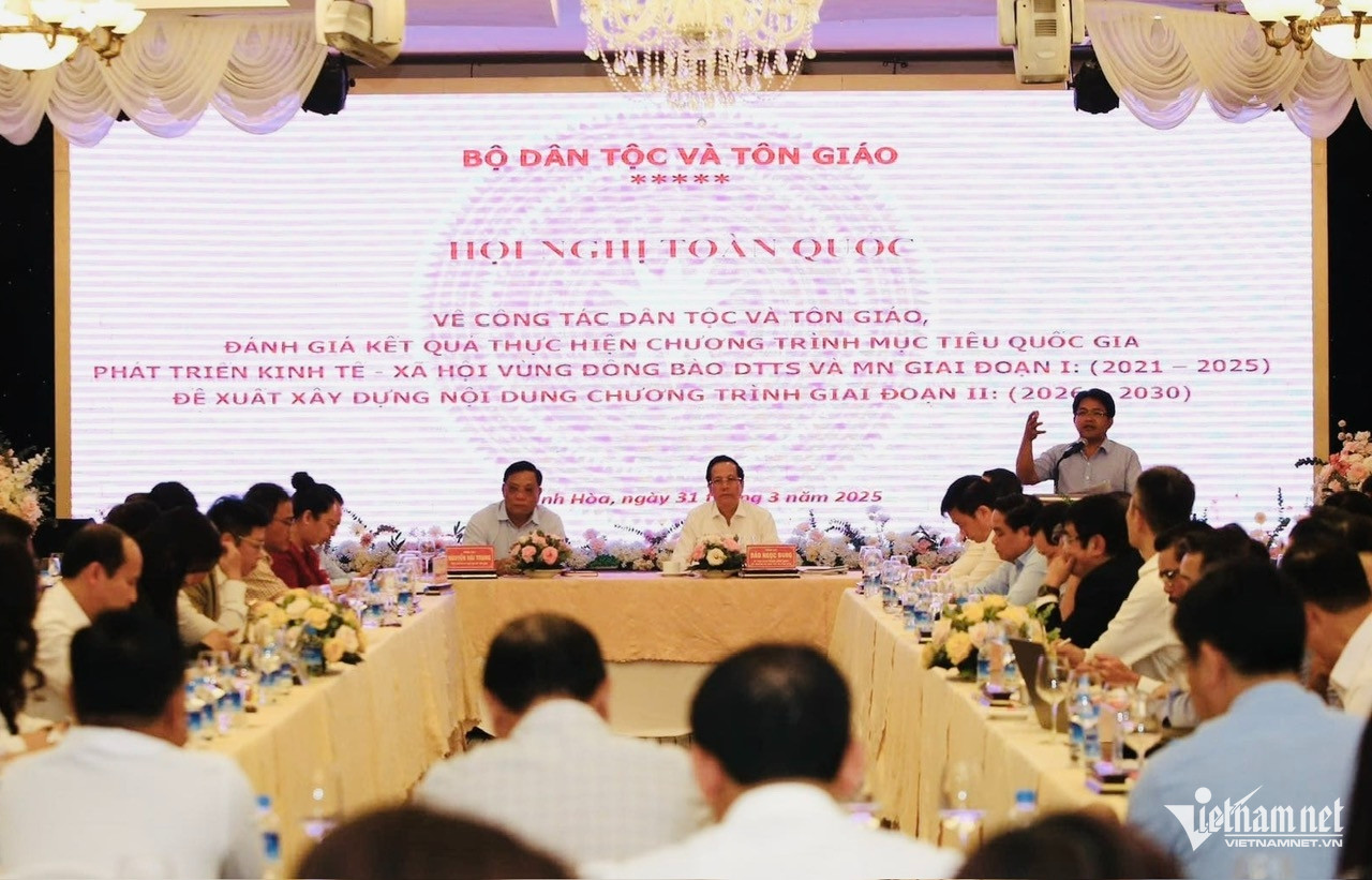 W-Toan canh hoi nghi 2.jpg