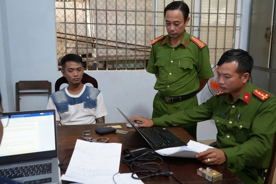 Bản tin chiều 10/4: Chờ khách trước quán karaoke, tài xế bị đâm vì lý do khó ngờ