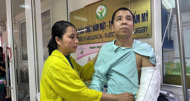 Con gái mắc bệnh bại não bẩm sinh, bố bị tai nạn nguy cơ mất bàn tay