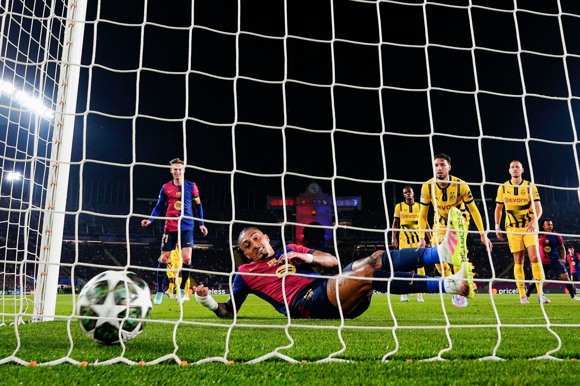 EFE. Raphinha Barca Dortmund.jpg