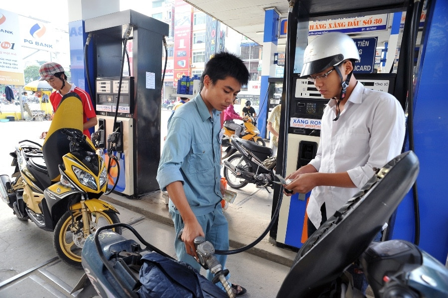 Giảm tới gần 2.000 đồng/lít, giá xăng dầu lập đáy mới