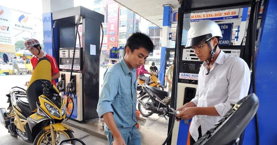 Giảm tới gần 2.000 đồng/lít, giá xăng dầu lập đáy mới