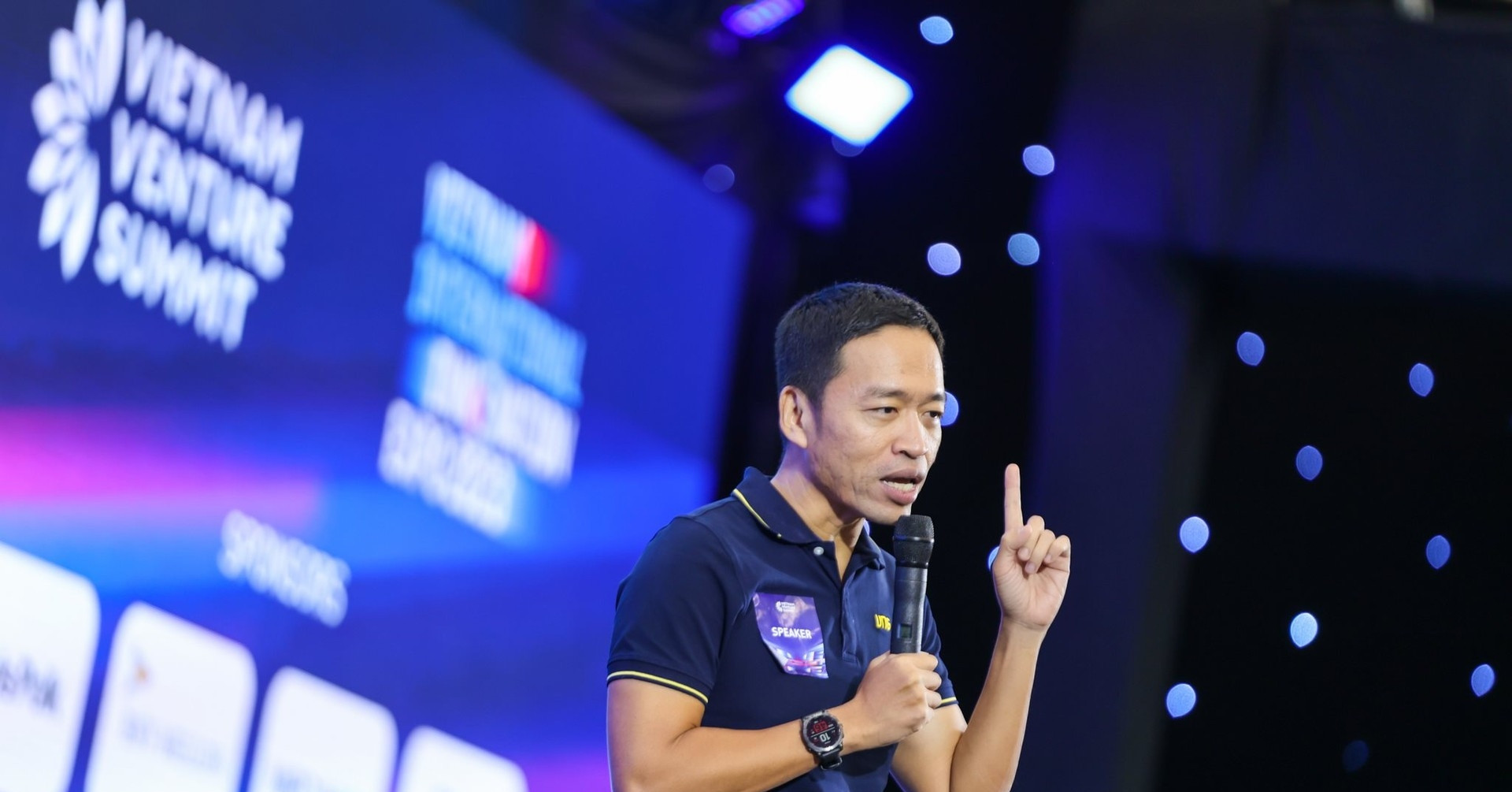 "Nếu cứ nghiên cứu AI mãi, chúng ta sẽ như đứng trước đại dương mênh mông"