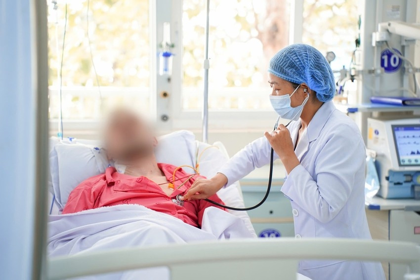 Người đàn ông 32 tuổi hôn mê sau giải chạy marathon 42km