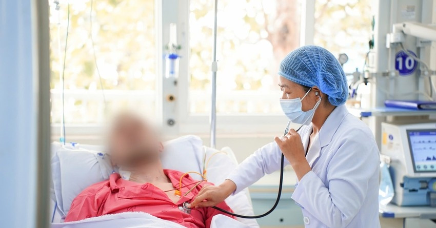 Người đàn ông 32 tuổi hôn mê sau giải chạy marathon 42km