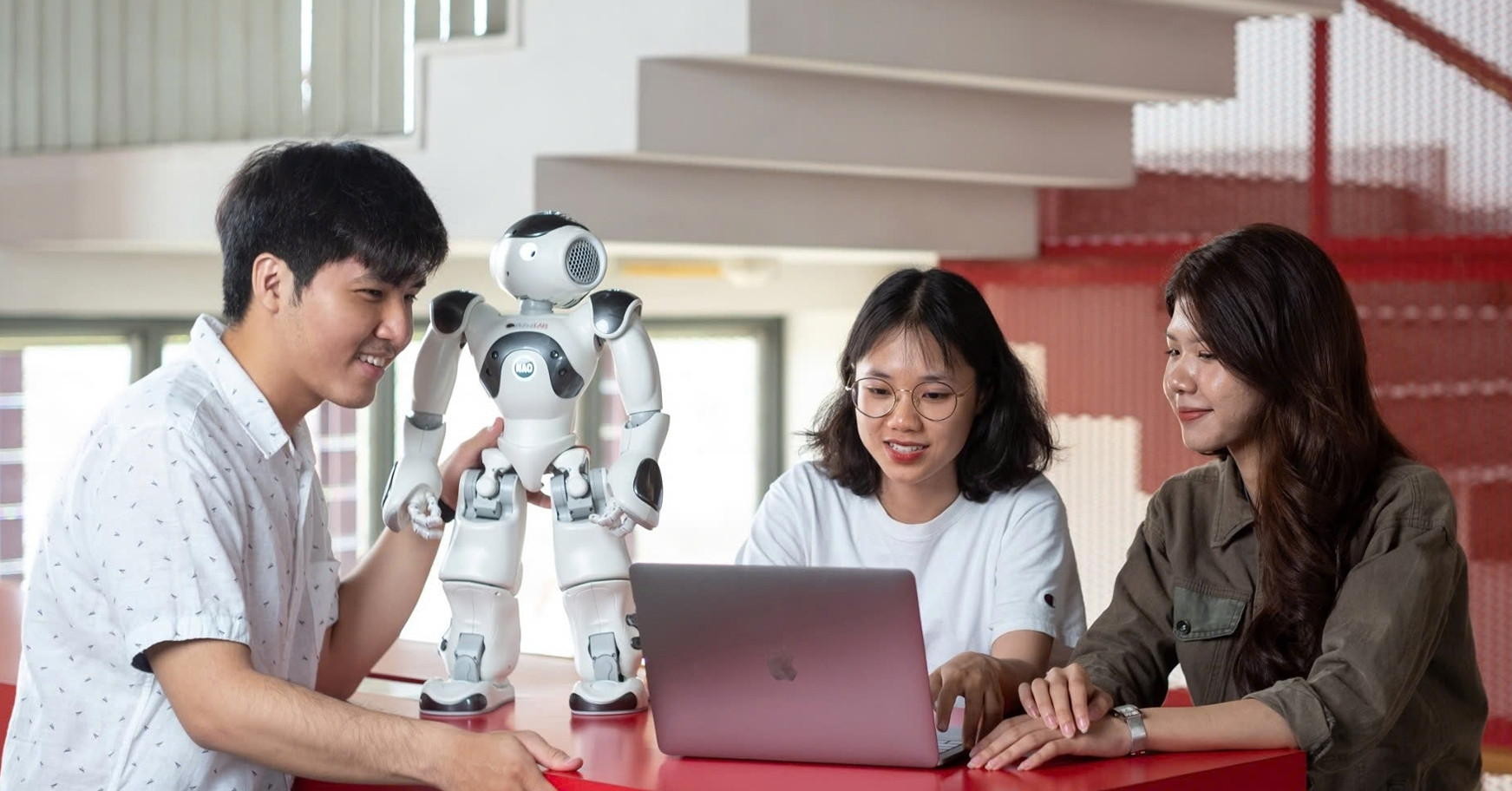 Nguy cơ người dạy, người học giảm khả năng sáng tạo khi lệ thuộc vào AI