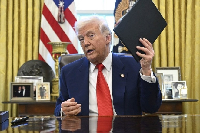 Tổng thống Trump ký sắc lệnh 'làm vòi sen ở Mỹ vĩ đại trở lại'