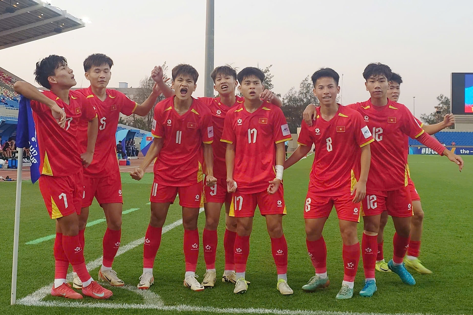 Trực tiếp bóng đá U17 Việt Nam 1-0 U17 UAE: Duy Khang mở tỷ số