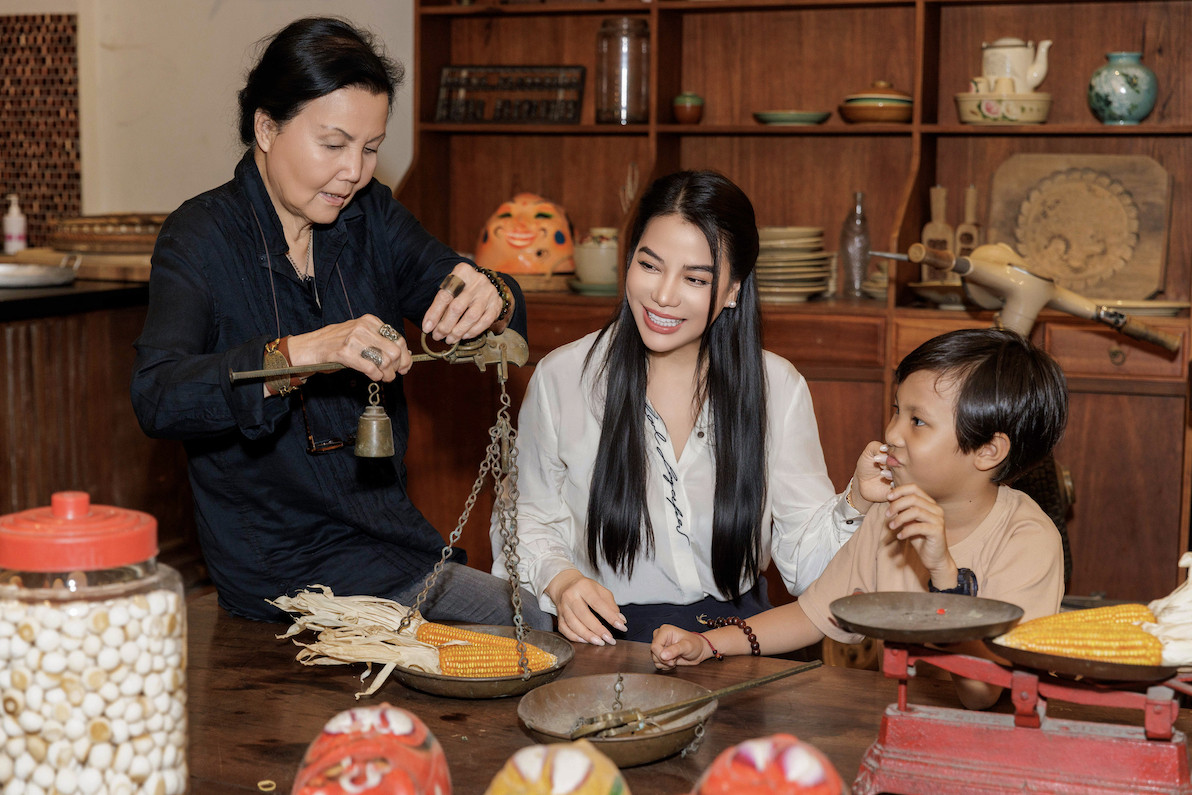 Trương Ngọc Ánh cùng DV Uy Nhân và DV Kiều Chinh ăn tối sau ngày diễn thử 4.jpeg