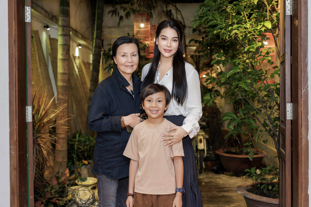 Trương Ngọc Ánh cùng DV Uy Nhân và DV Kiều Chinh ăn tối sau ngày diễn thử 7.jpeg