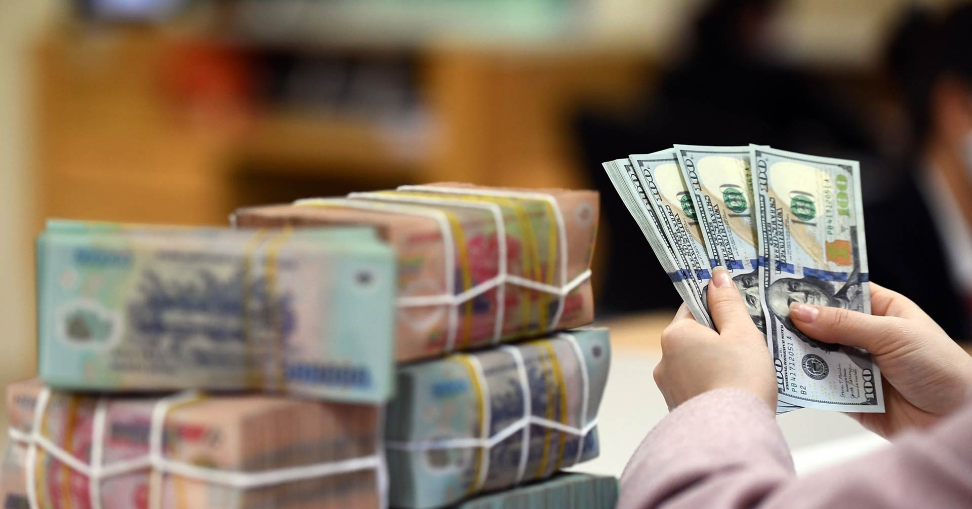 Giá USD ngân hàng rời mốc 26.000 đồng/USD