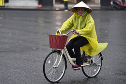 Dự báo thời tiết ngày mai 12/4/2025: Không khí lạnh tràn về, Hà Nội mưa rào và giông