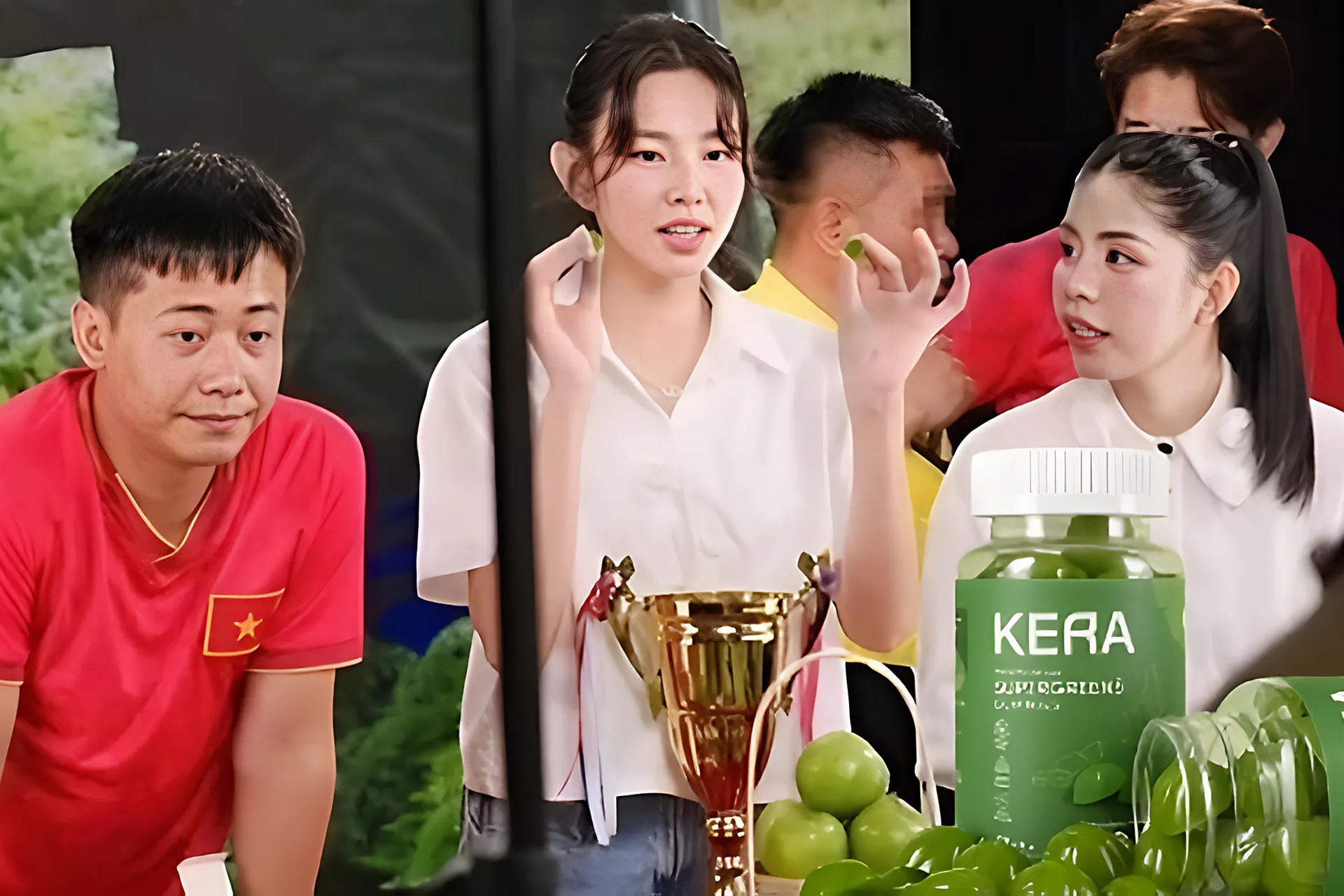 Bán kẹo rau củ Kera, một TikToker bị cơ quan chức năng TPHCM mời làm việc