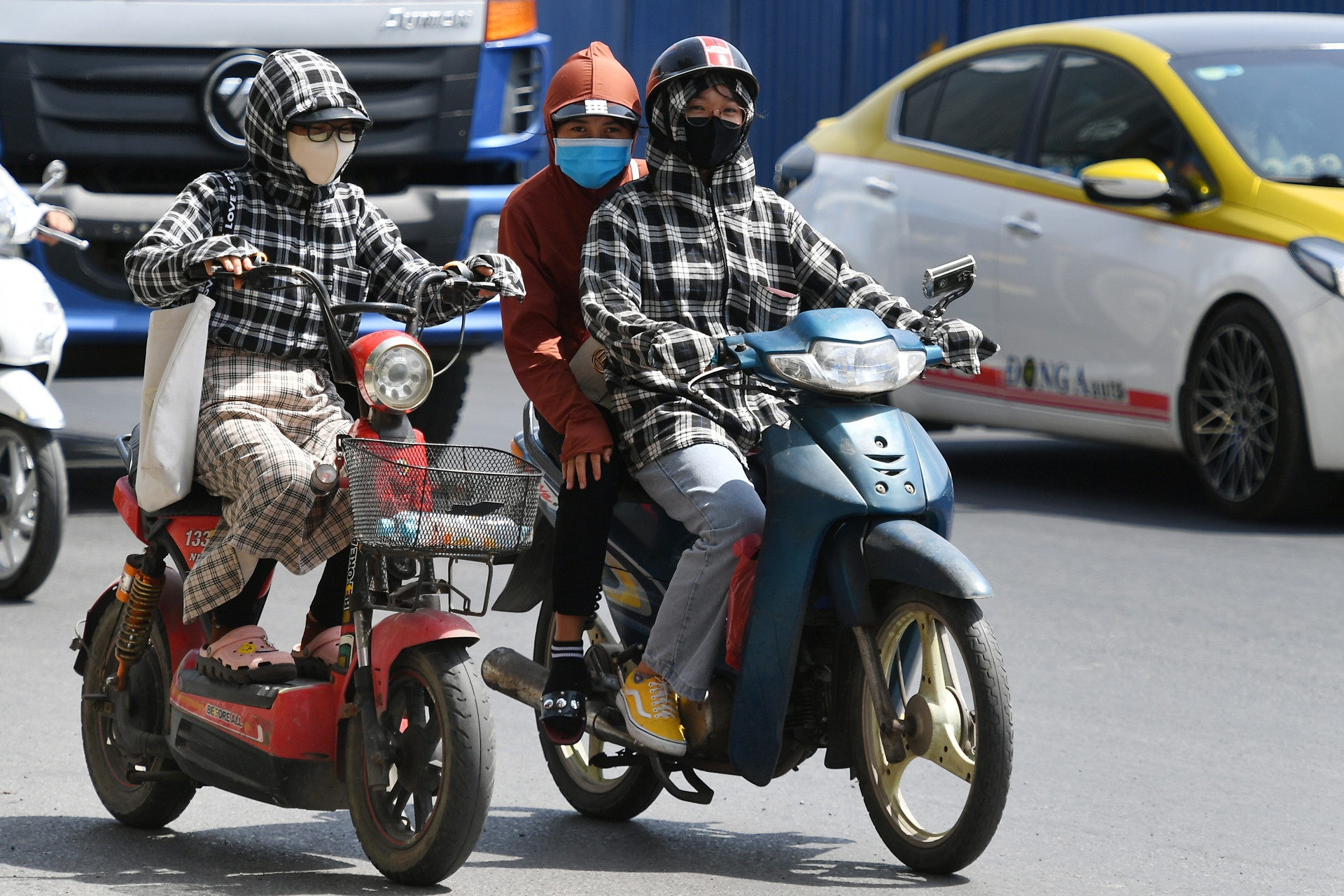 Bắt đầu giao mùa, Hà Nội có đợt nắng nóng đầu tiên sau không khí lạnh