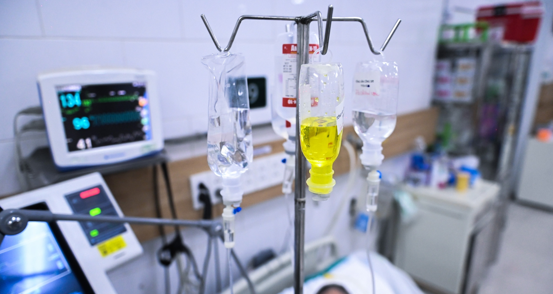 Bộ Y tế chỉ đạo khẩn vụ 29 học sinh có dấu hiệu lạ sau bữa trưa tại trường