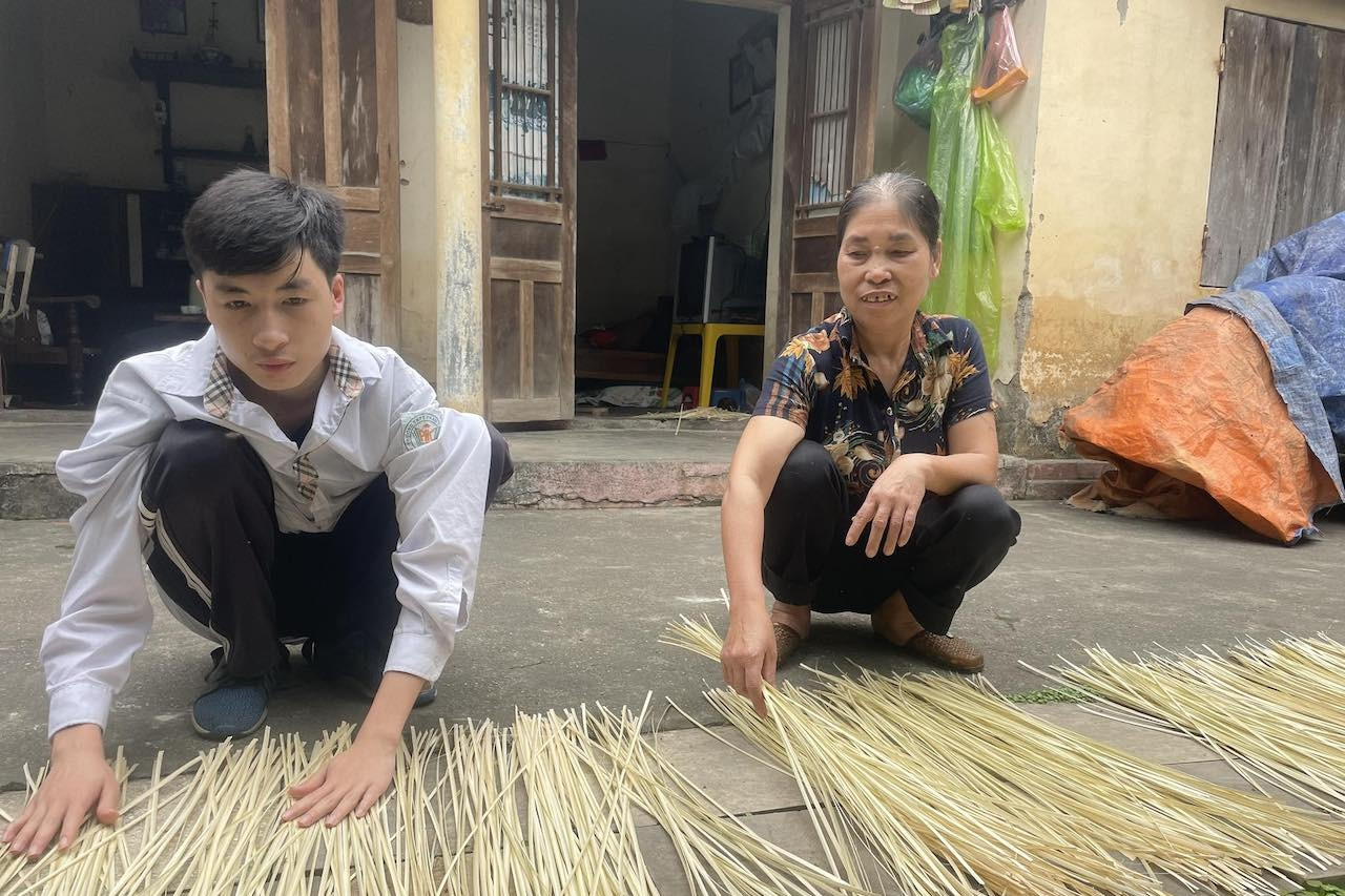 Nam sinh nhặt ve chai ước mơ vào ĐH Bách khoa Hà Nội xin ngừng nhận tiền ủng hộ